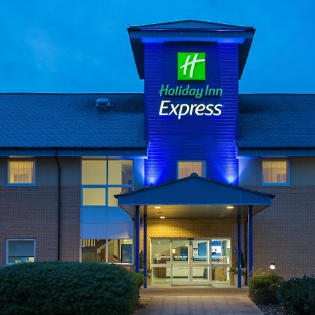 Holiday Inn Express Braintree By Ihg Exterior photo