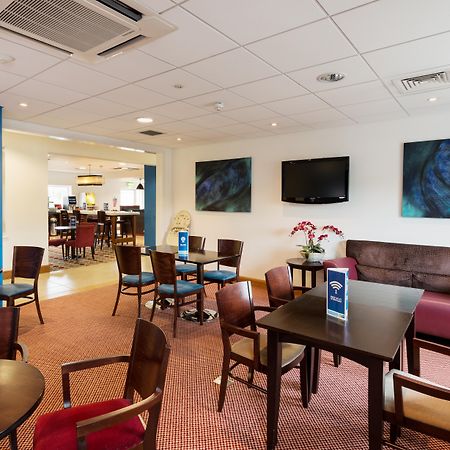 Holiday Inn Express Braintree By Ihg Exterior photo