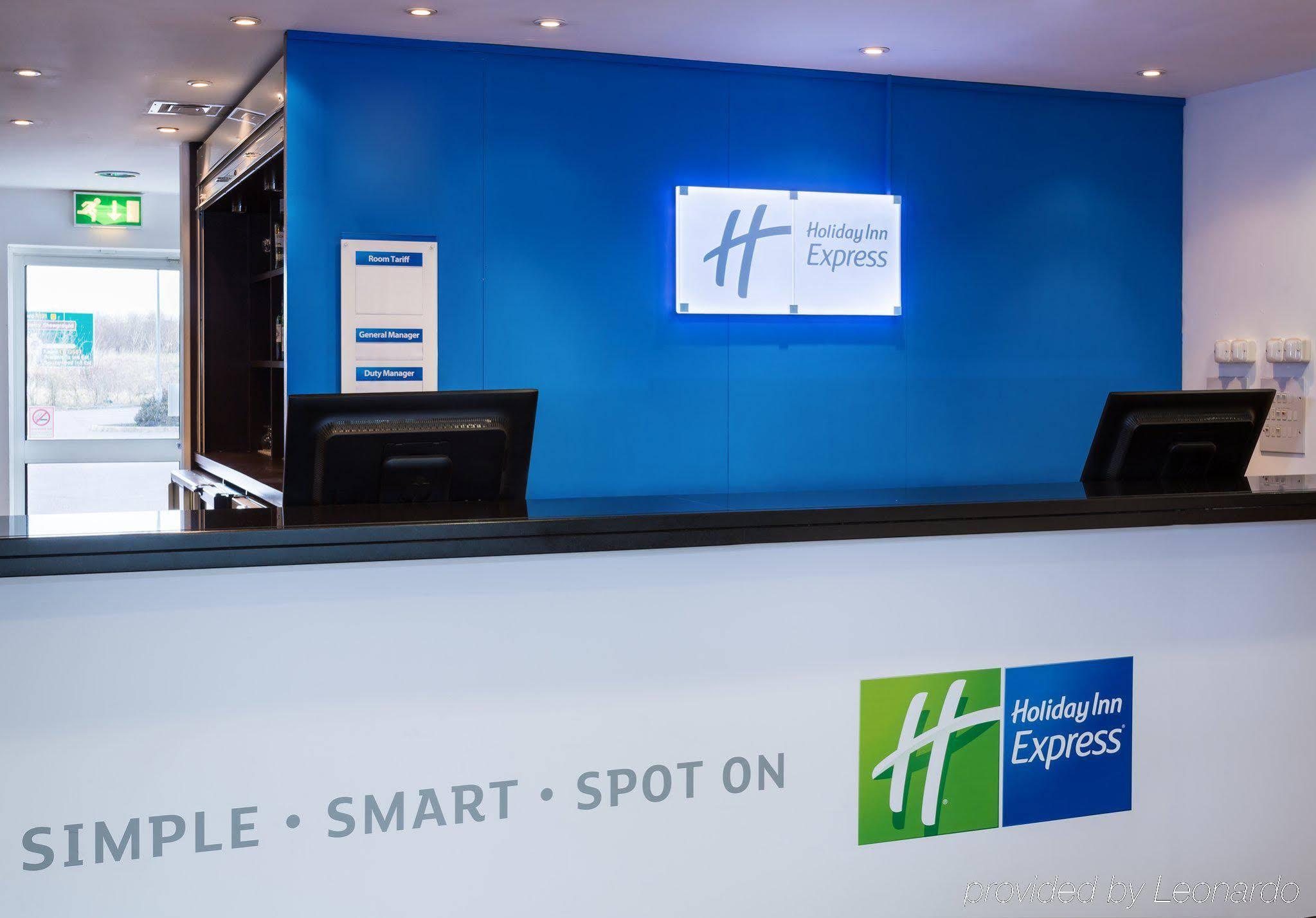 Holiday Inn Express Braintree By Ihg Exterior photo
