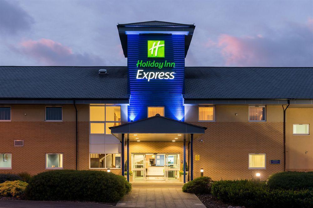 Holiday Inn Express Braintree By Ihg Exterior photo