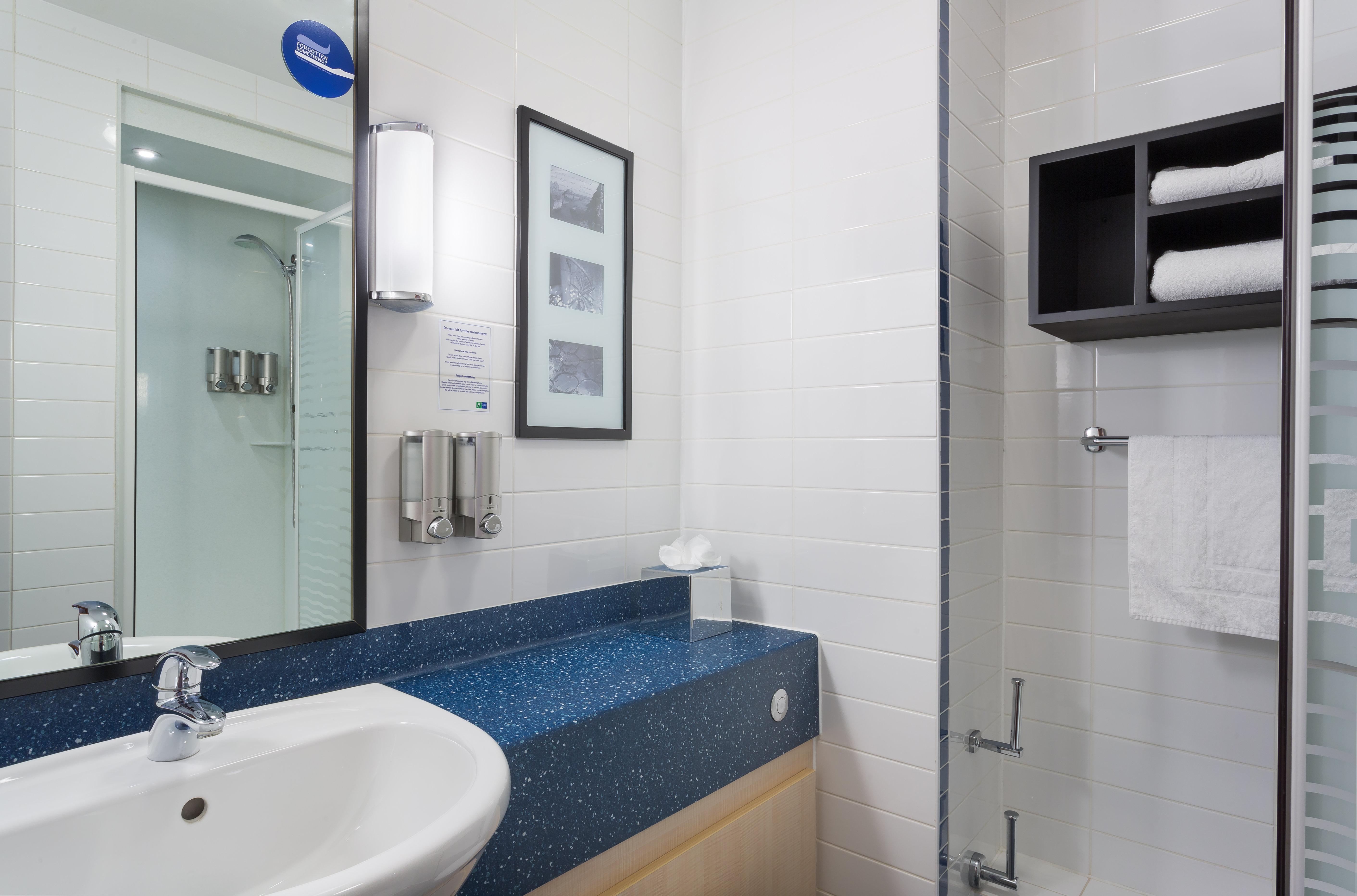 Holiday Inn Express Braintree By Ihg Exterior photo