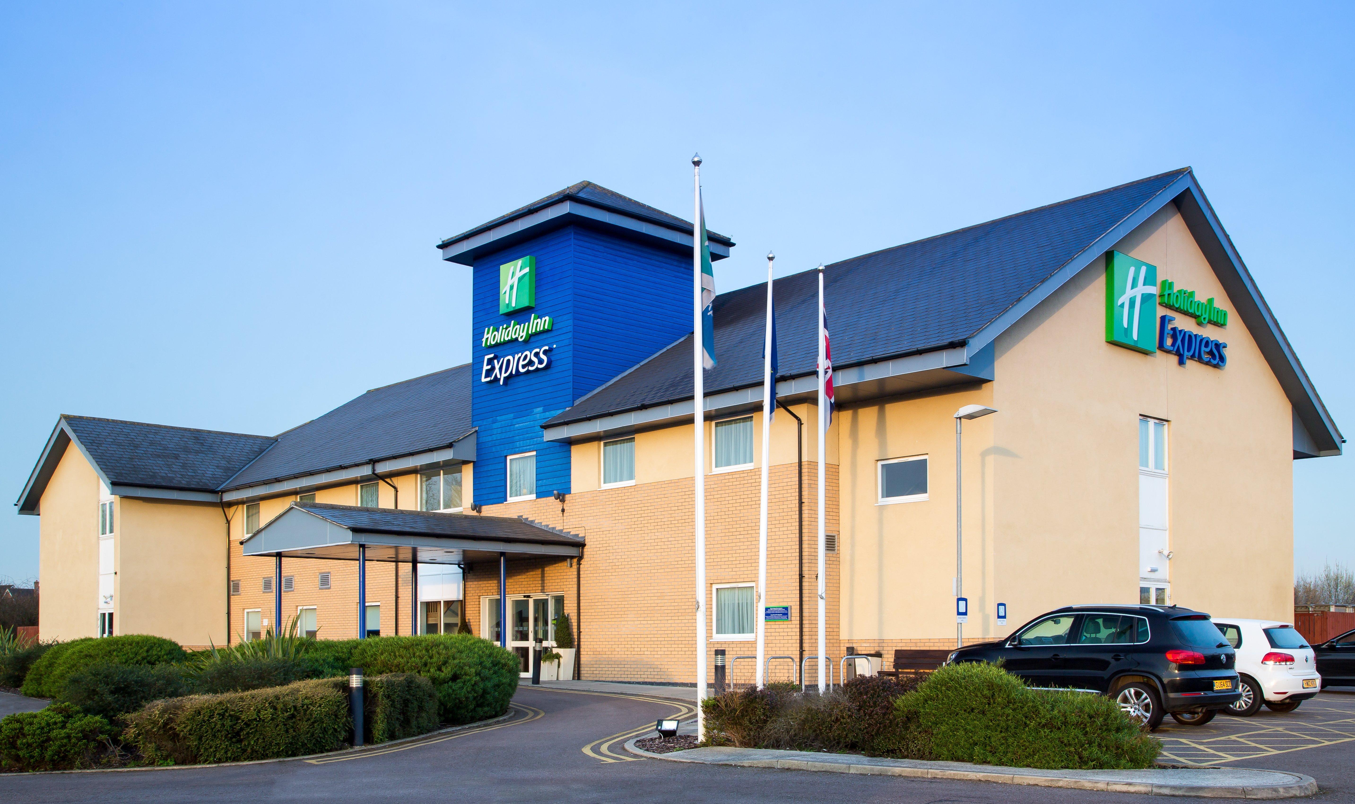 Holiday Inn Express Braintree By Ihg Exterior photo