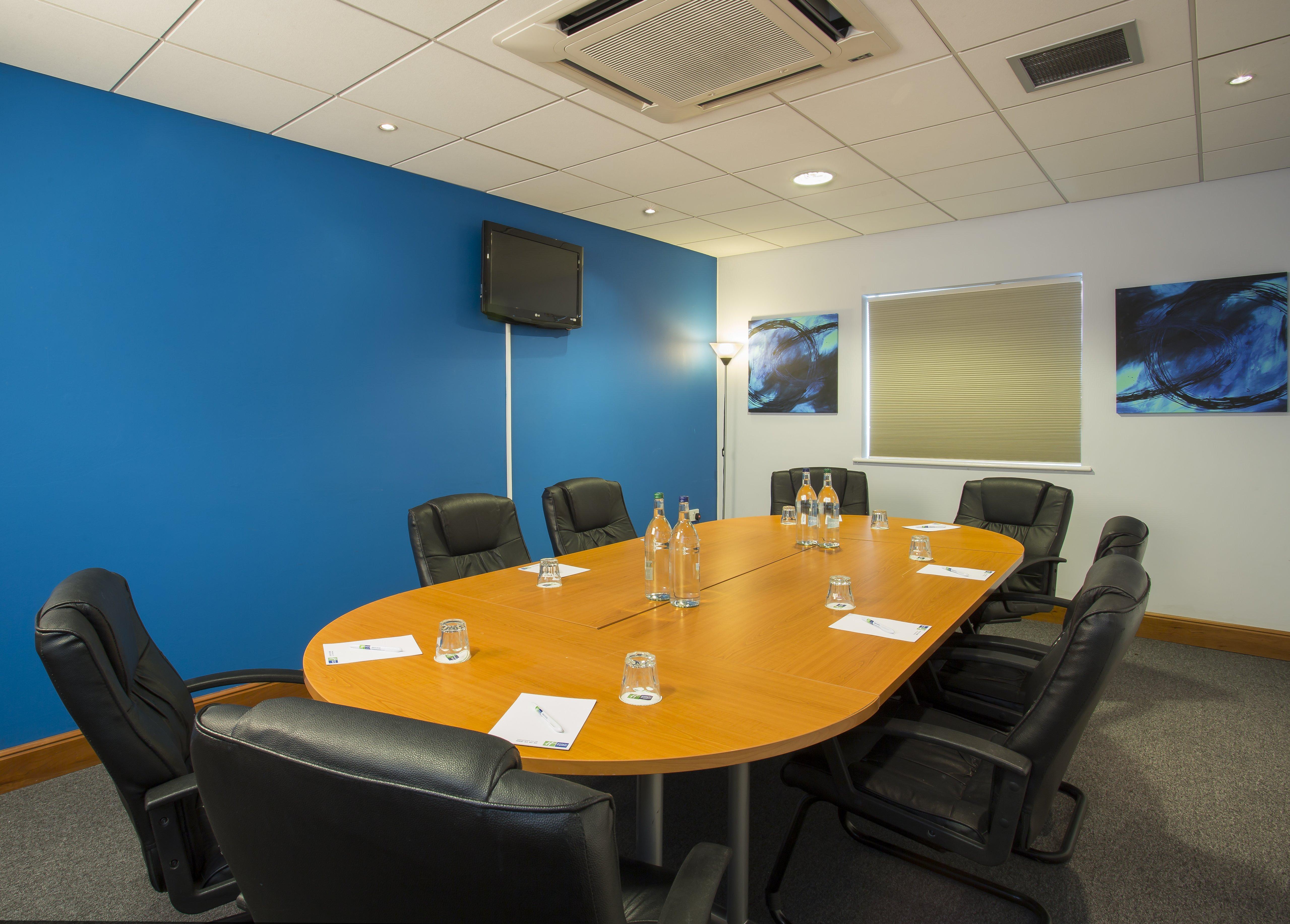 Holiday Inn Express Braintree By Ihg Exterior photo
