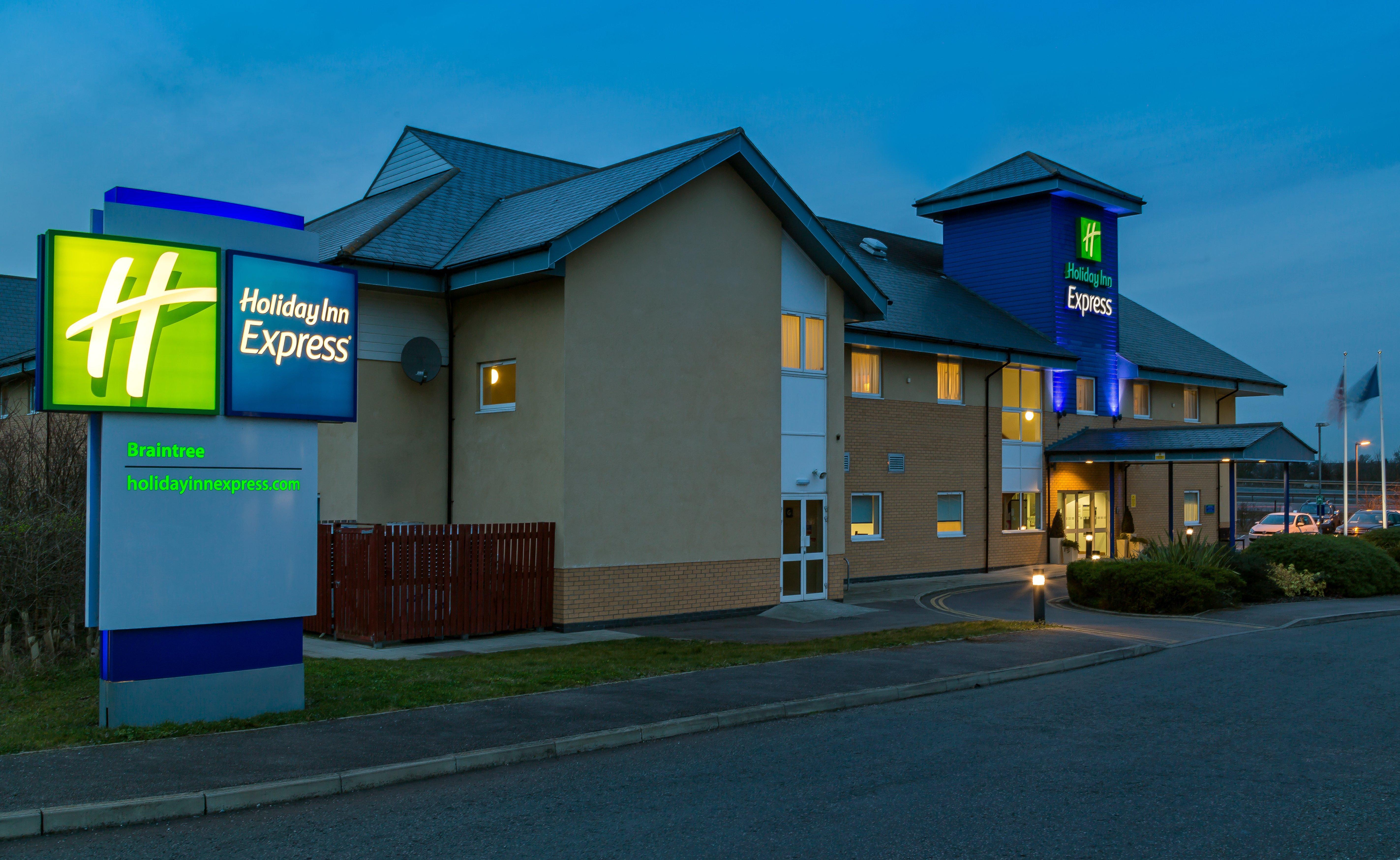 Holiday Inn Express Braintree By Ihg Exterior photo
