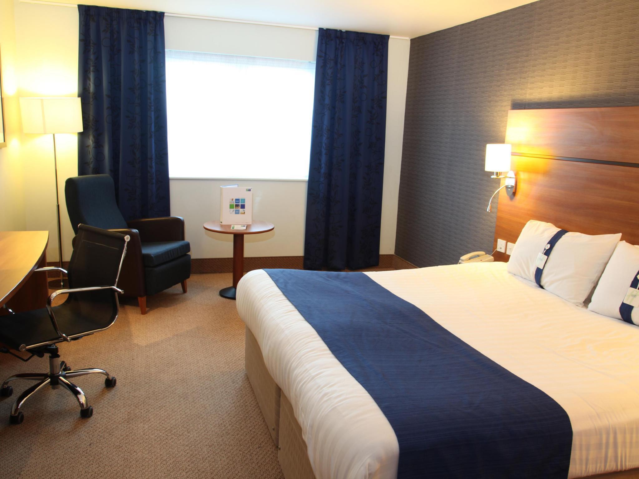 Holiday Inn Express Braintree By Ihg Exterior photo