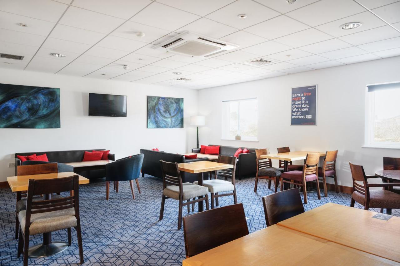 Holiday Inn Express Braintree By Ihg Exterior photo