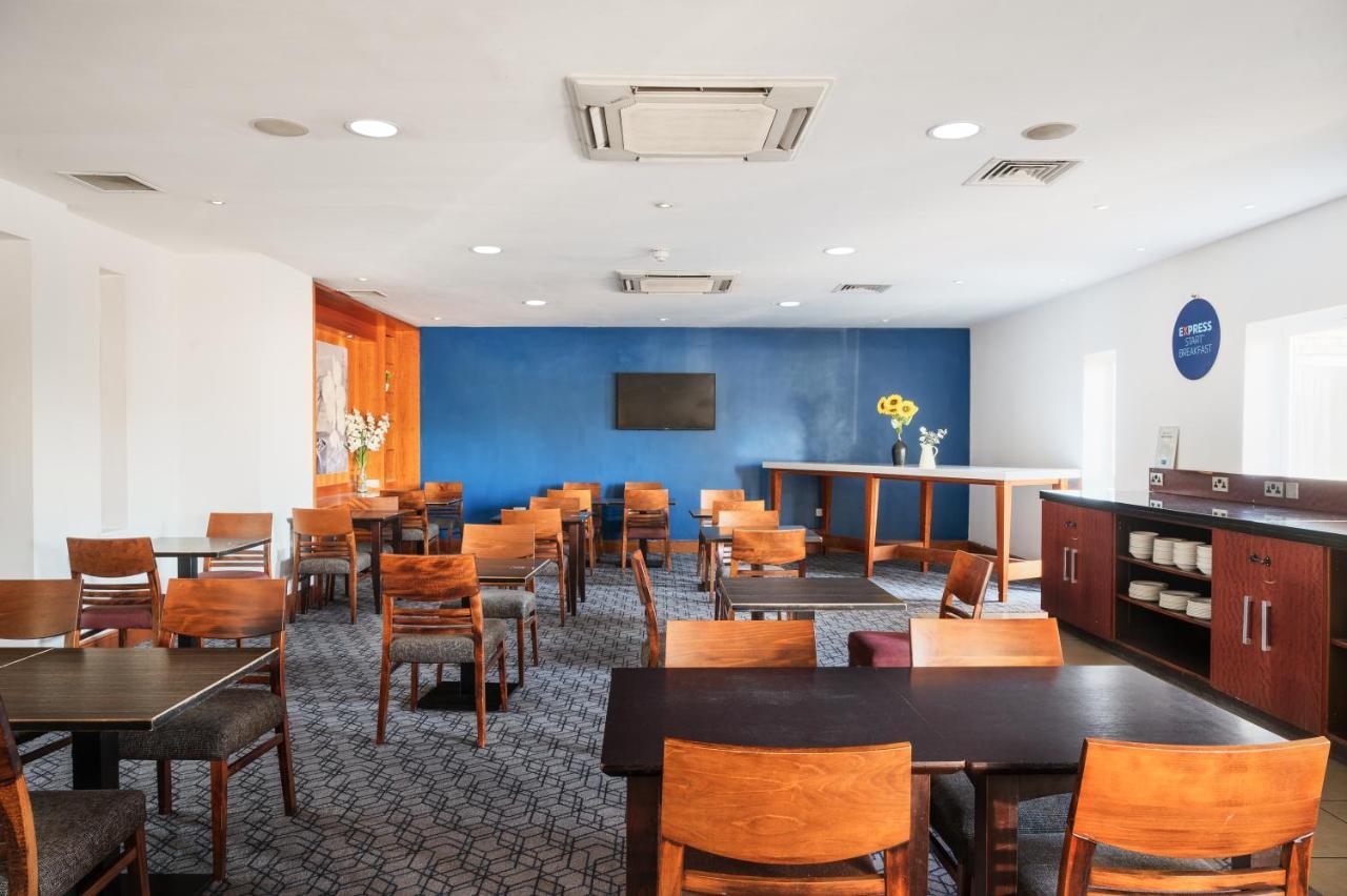 Holiday Inn Express Braintree By Ihg Exterior photo