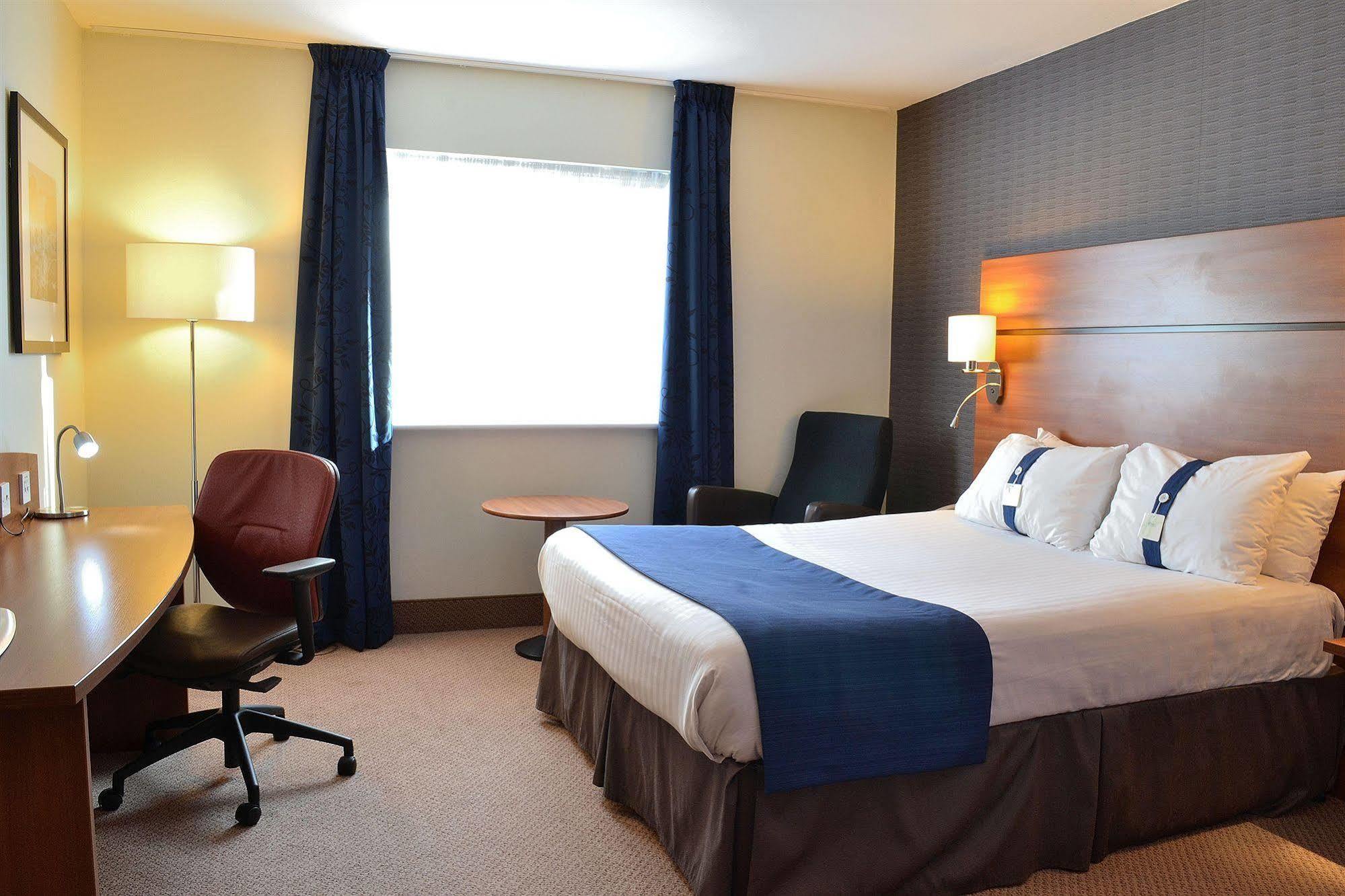 Holiday Inn Express Braintree By Ihg Exterior photo